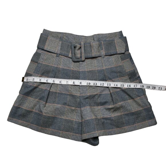 Zara Women's Grey Plaid Pleated Shorts with Belt, size Extra Small - Picture 6 of 8